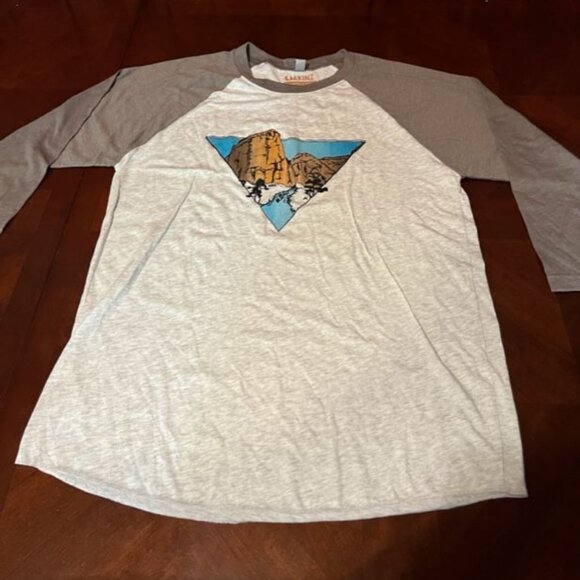 Akinz Mens Gray & White Raglan Tee With Mountain Graphic Fort Collins Colorado - Picture 4 of 6